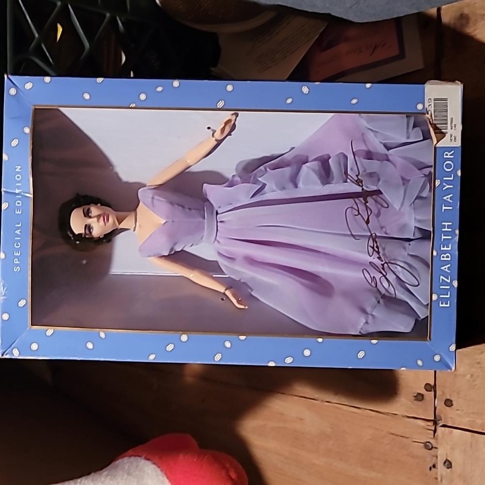 🆕️ Rare Special Edition Elizabeth Taylor White Diamonds 2000 Barbie Doll In Box - Picture 1 of 10